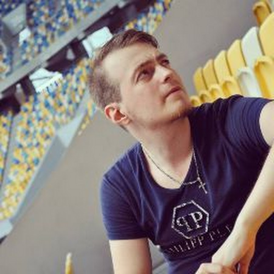 Прическа для мужчин с торчащими волосами Прическа для мужчин с торчащими волосами