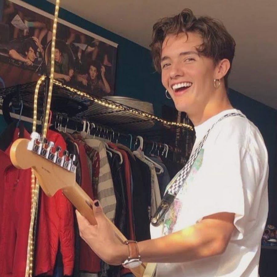 Noah Urrea - YouTube