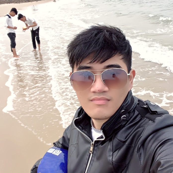 Ngốc Ri Net Worth & Earnings (2026)