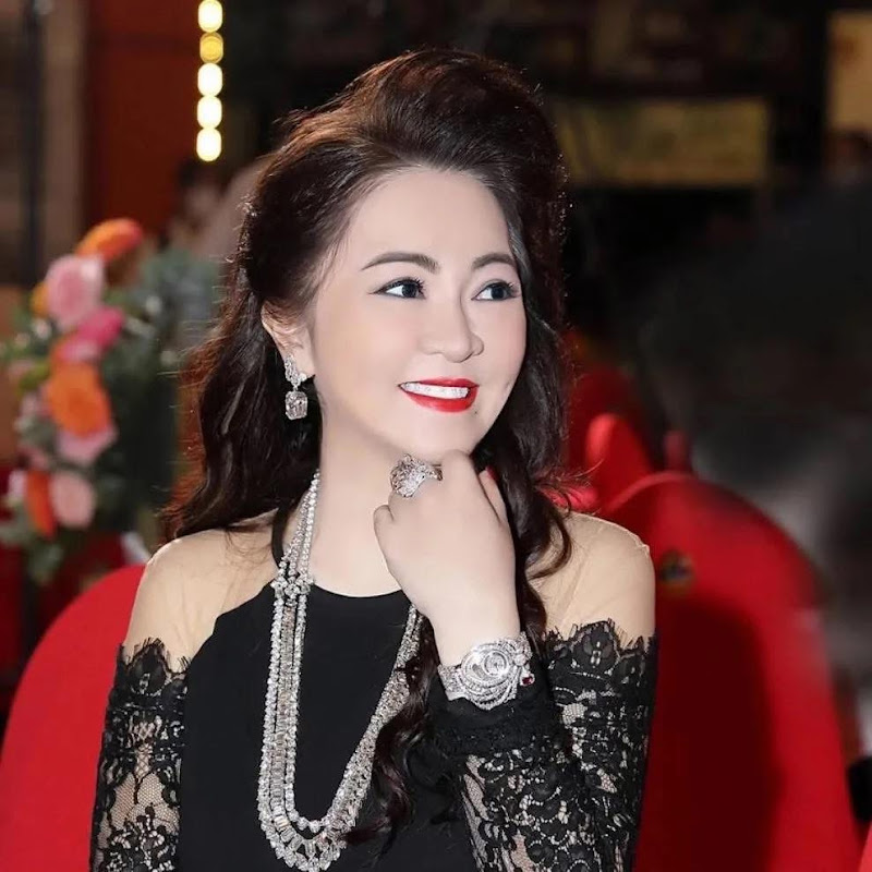 NGUYỄN PHƯƠNG HẰNG