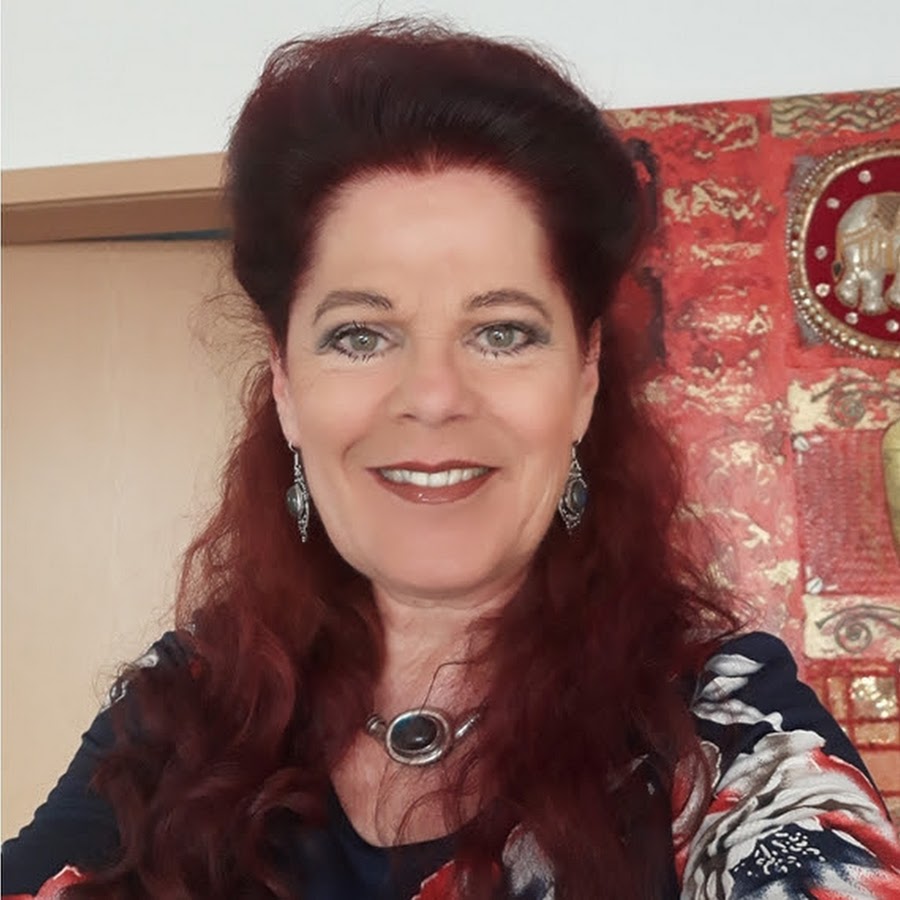 Carola Winter - YouTube