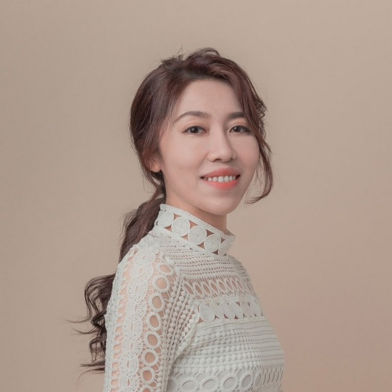 玄學招財師·Esa艾莎 Logo