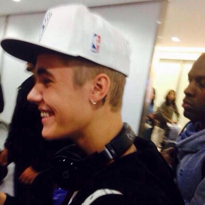 Bizzle Net Worth & Earnings (2026)