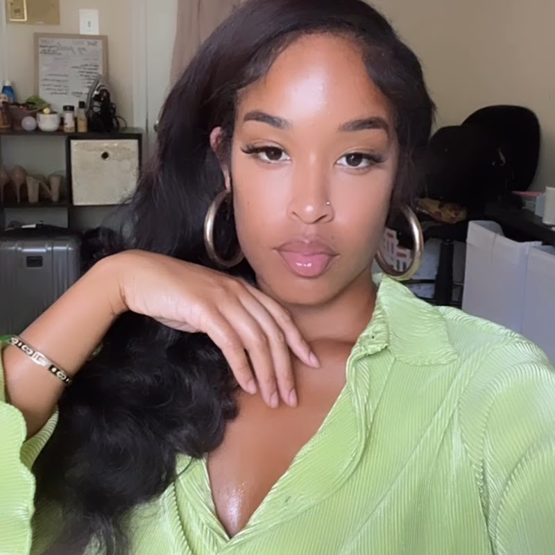 Real Estate Baddie