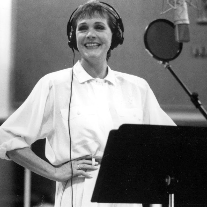 Julie Andrews - Topic