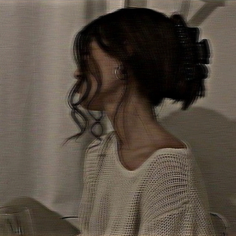 𝐂𝐡𝐞𝐫𝐫𝐢𝐞 𝐏𝐞𝐚𝐫𝐥