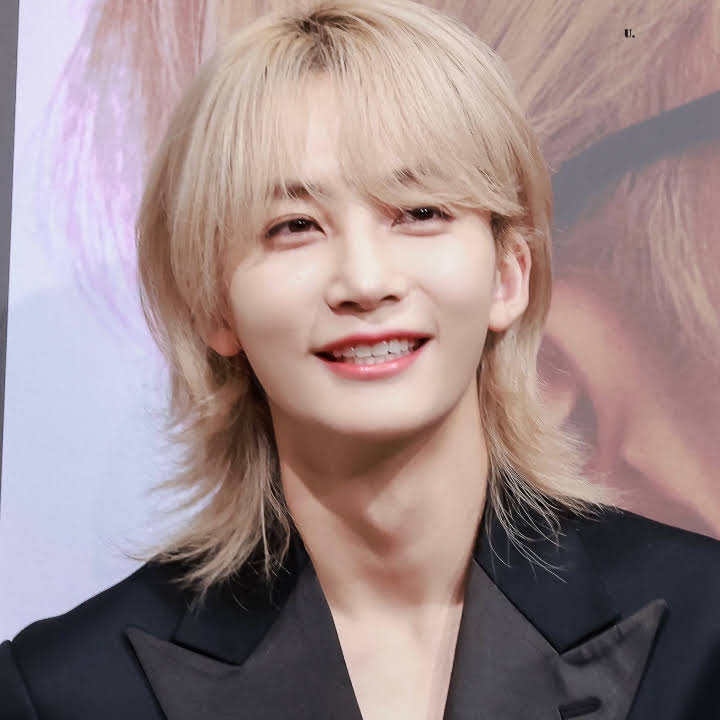 Jeonghan and The8 at the Speculum event today #jeonghan #the8