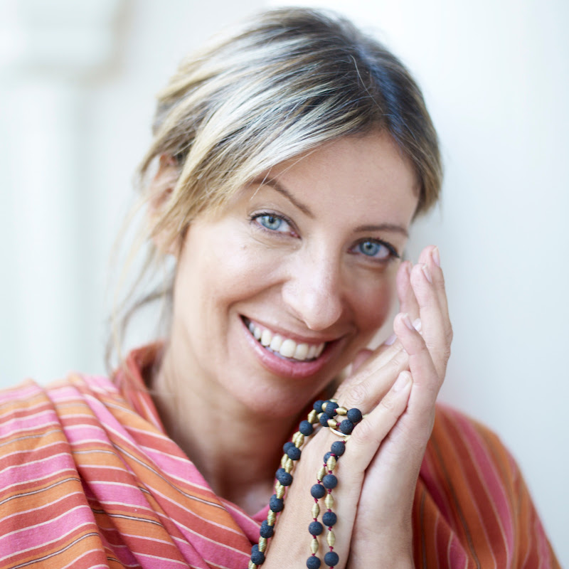 Maya Fiennes icon