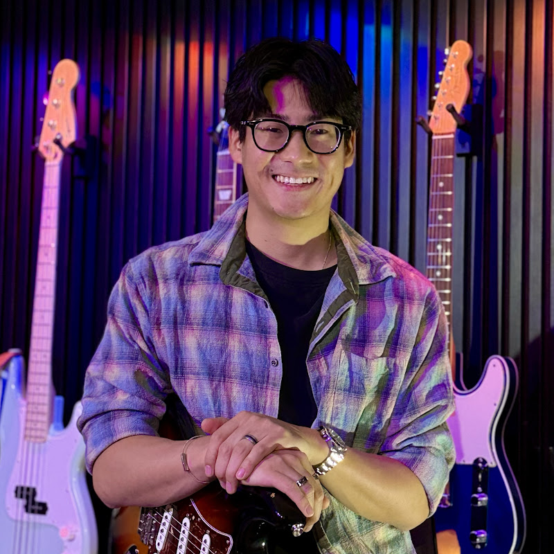 AndrewPicksGuitar