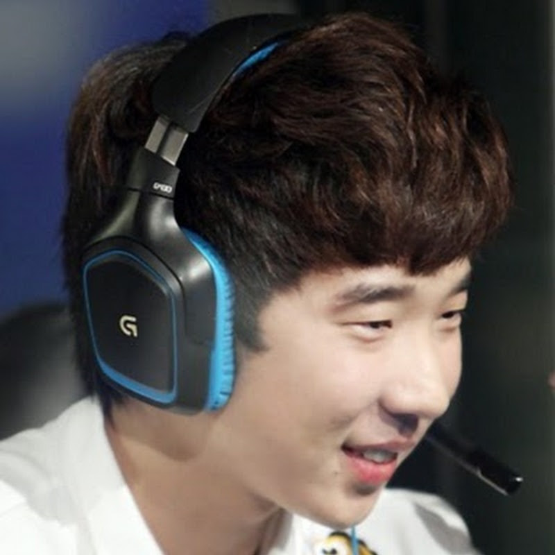 디스 이즈 샤이 Logo