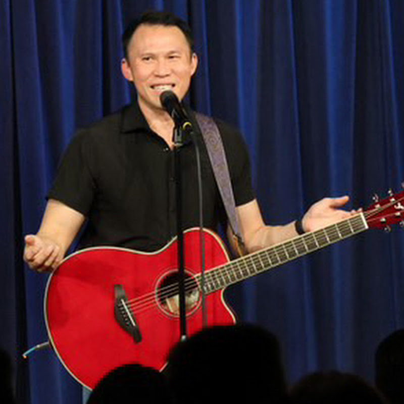 Jokes, Gear & Guitars with Thom Tran