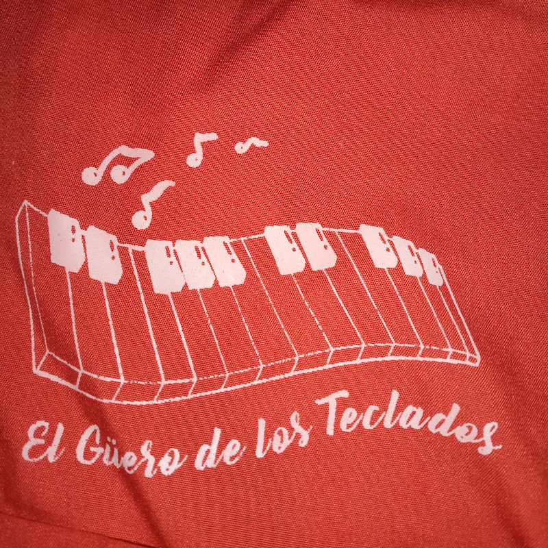 El Güero de los teclados de mata de jobo