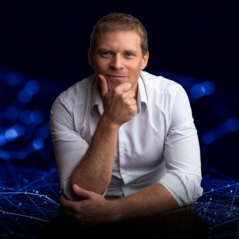 Dr. Julian Hosp - Business Investing Performance