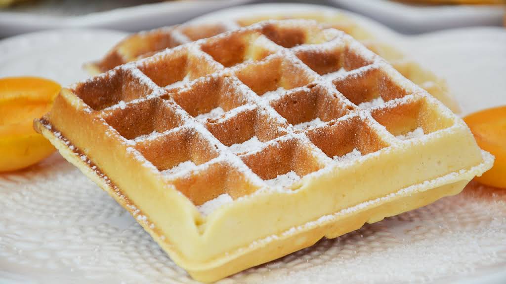 Еркек әдемі жігітті тракциялайды