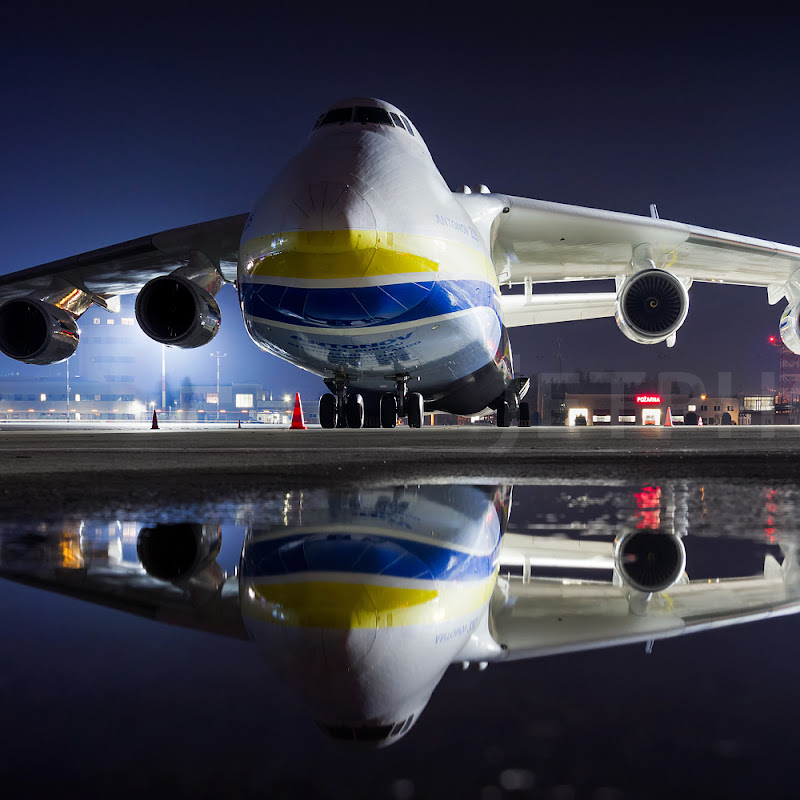 Hire Owen likes planes — Tech & Science YouTube creator for sponsorships