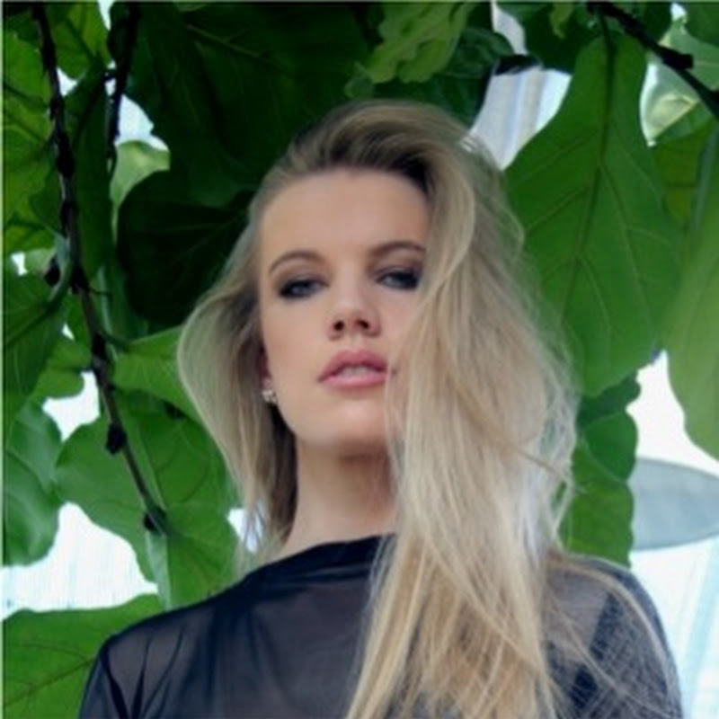 Ana Soklič Official