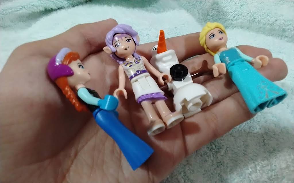 Post from Elsa and Anna! - YouTube
