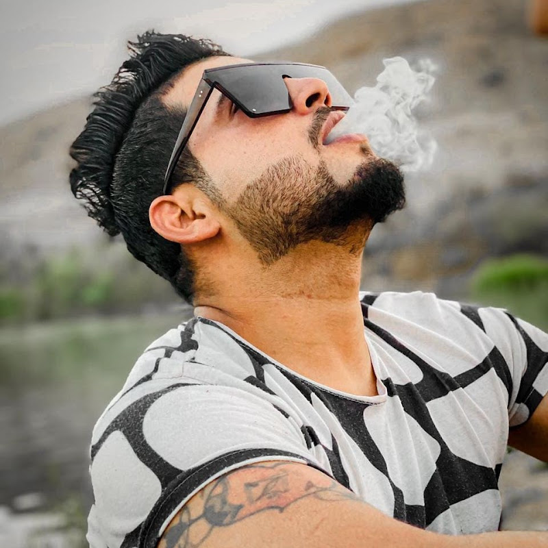 العازف منير العميرة