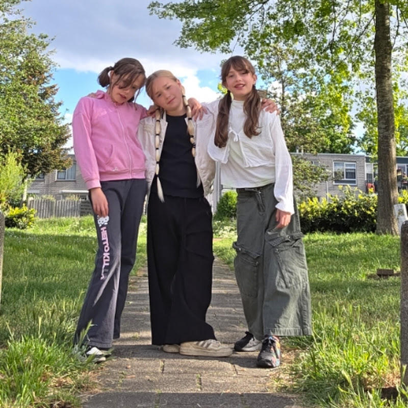 josien eva iris BFF