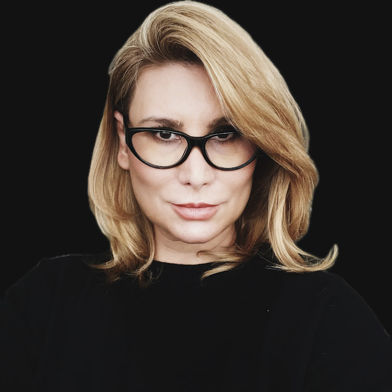 Одержимая Духами Logo