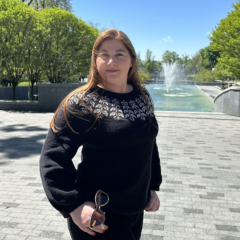 Вʼязання з Юлією Савлюк Logo