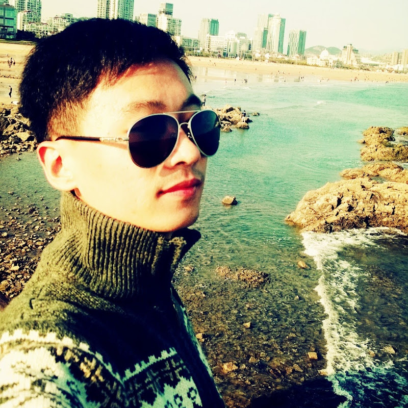 皮坨坨.Audiovisual World Logo