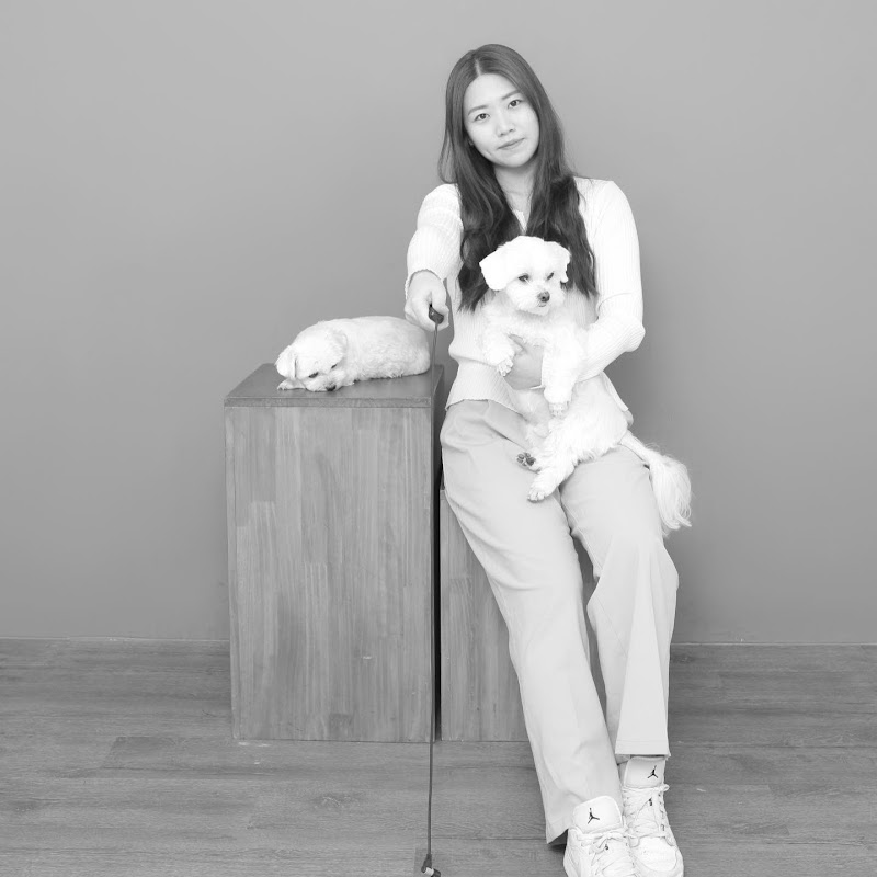 Emily in LA with Momo