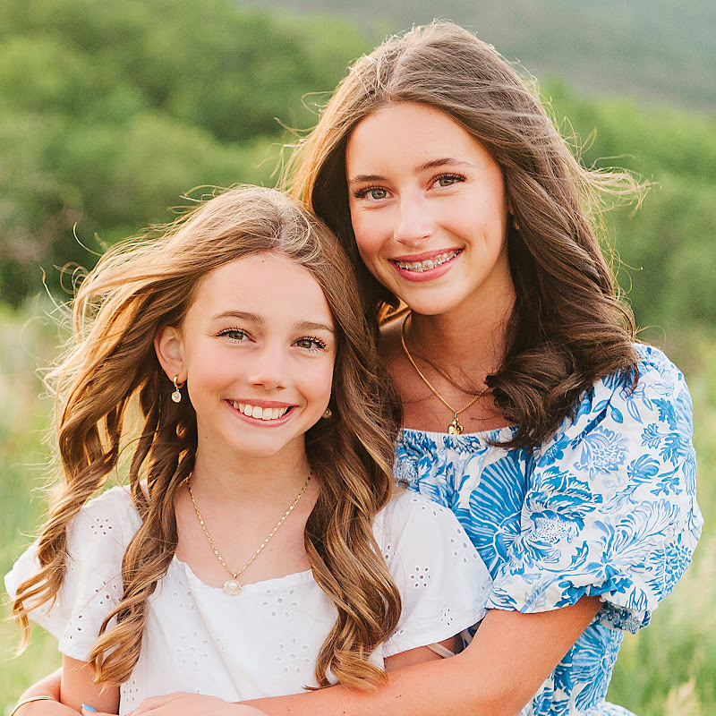 Ella & Sophie 