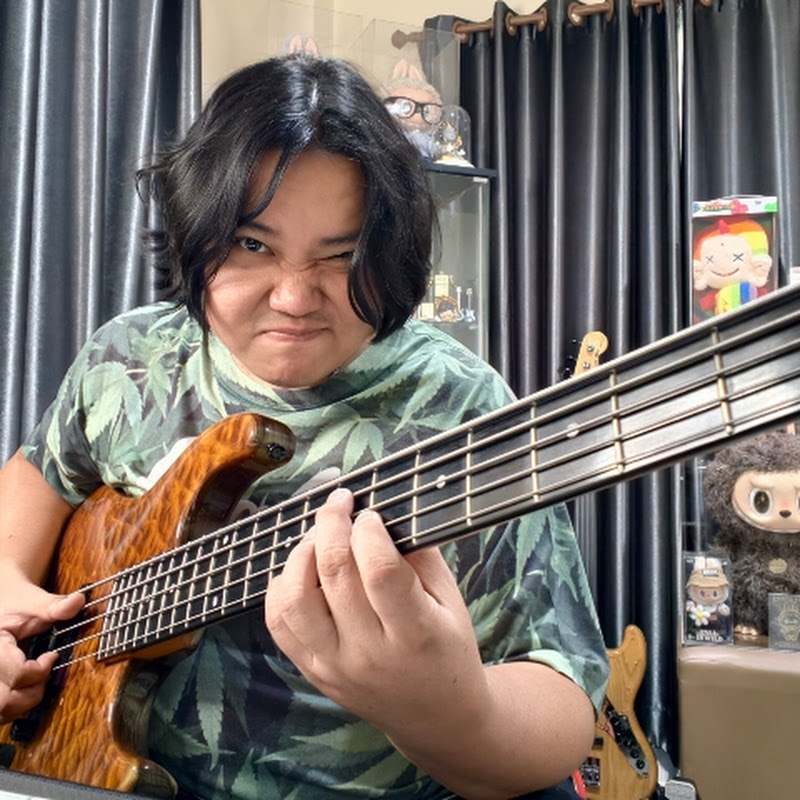 Keng Bassist