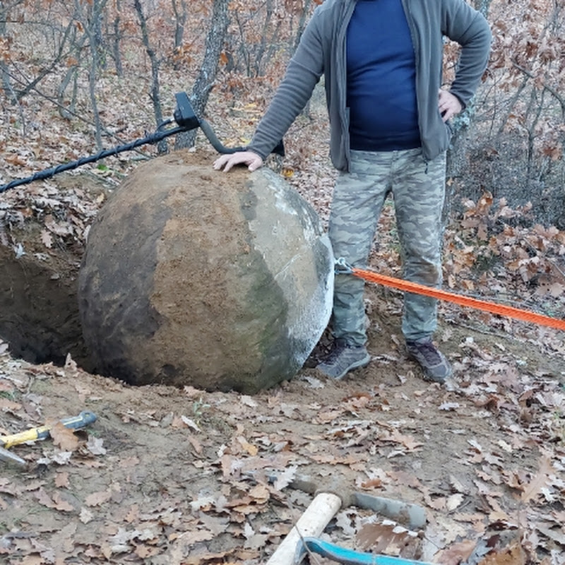 John Treasure Hunter  Logo