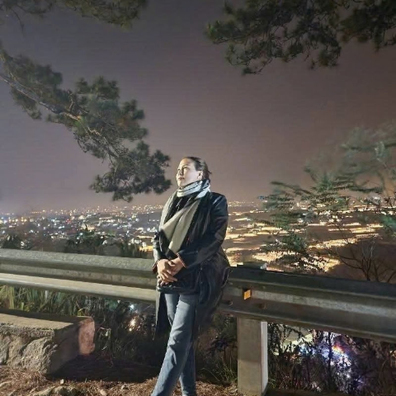 Hương Nguyễn _  Review