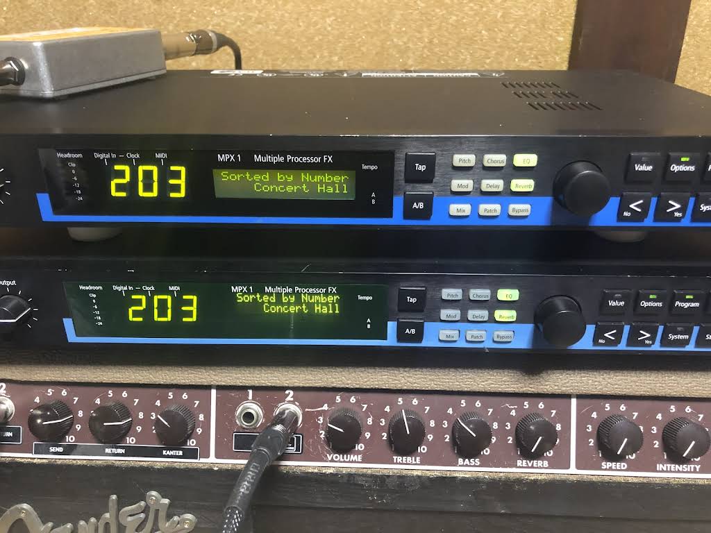 1回しか使用したことはないから新品同様です。音もしっかり聞こえて良いと思います。 Amazon.co.jp: △ZX 中条きよし うそ 理由(わけ) 8cmシングル CD