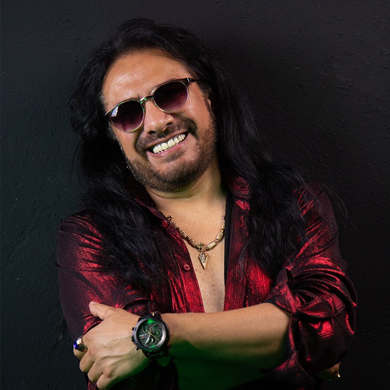 John Loza M