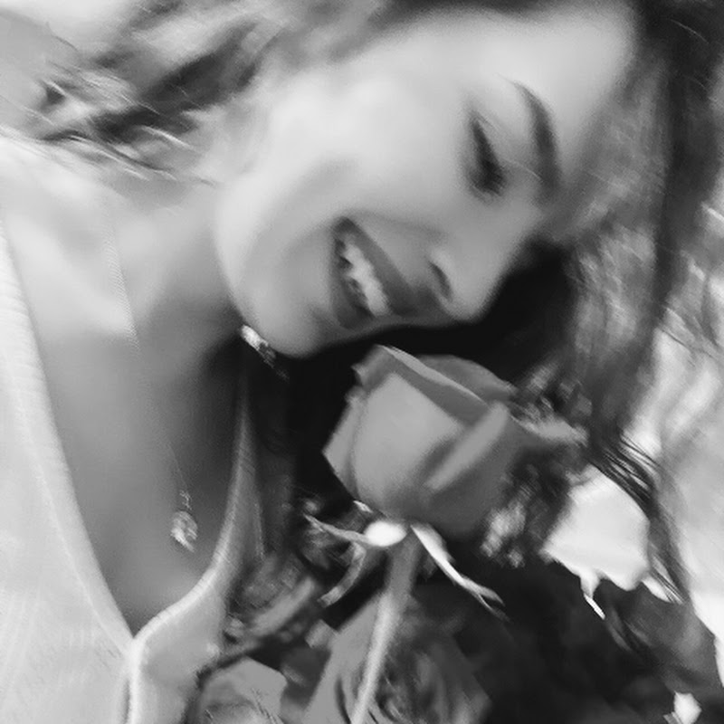 Gina Khabi - NUEVA REALIDAD Logo