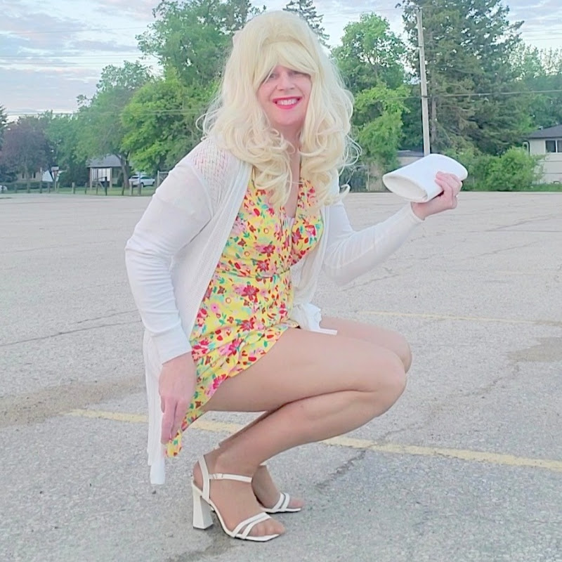 BlondeSandalgirl