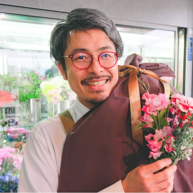 カワニシカバンの休日のサムネイル