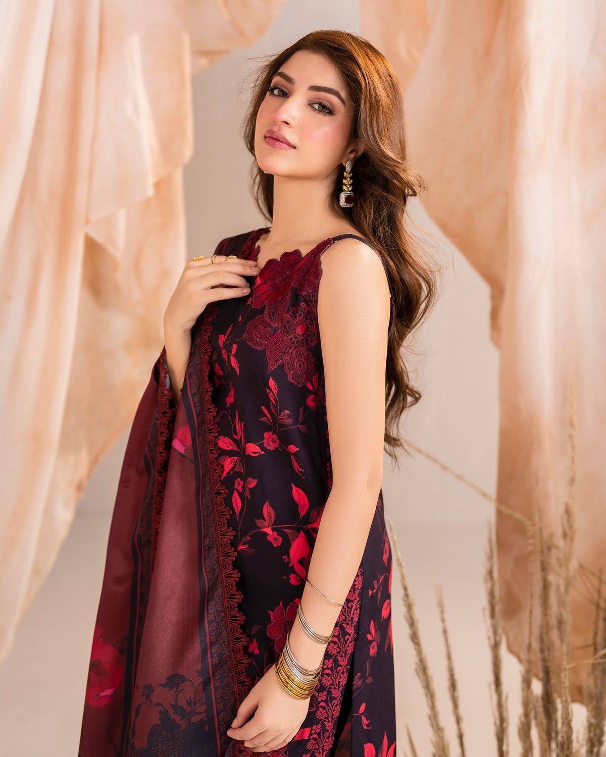 kinza hashmi pink dress Kinza Hashmi Looks Pretty in Pink dress on Eid 
