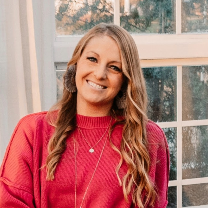 Erin Davis, OCD Therapist + Coach for Overthinkers