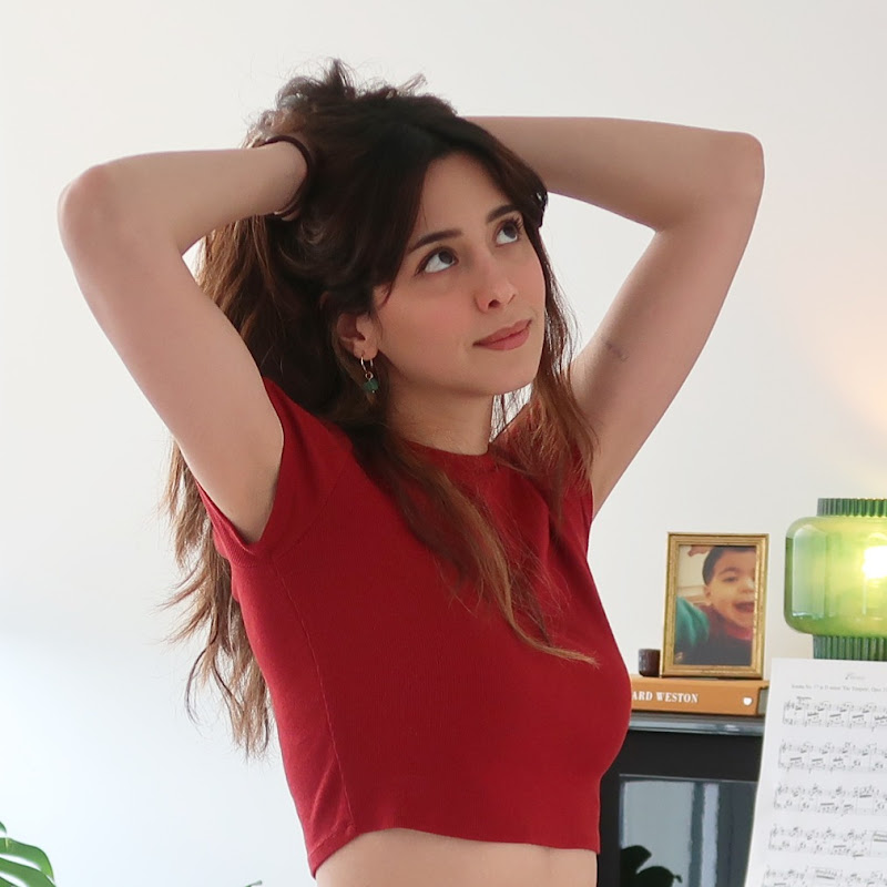 Farahbakhsh Podcast پادکست فرحبخش با میا Logo