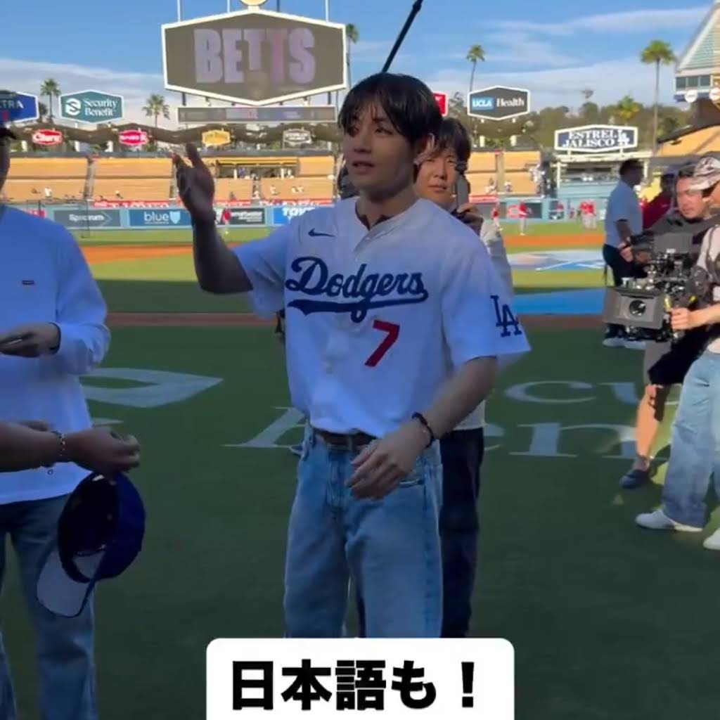 防弾少年団(BTS) - bts 防弾少年団 LA ラスベガス PTD テヒョン taehyung 220416 Taehyung Model Runway Walk BTS Fancam Permission to