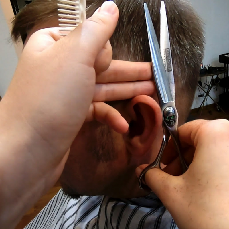 Photo Whispering Haircuts ASMR