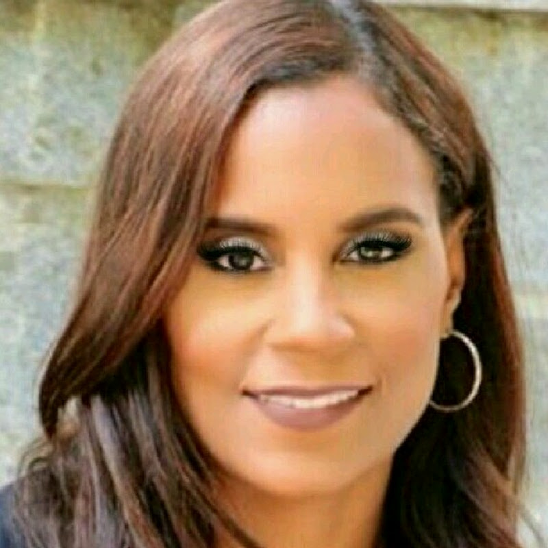 Robin DeVeaux 