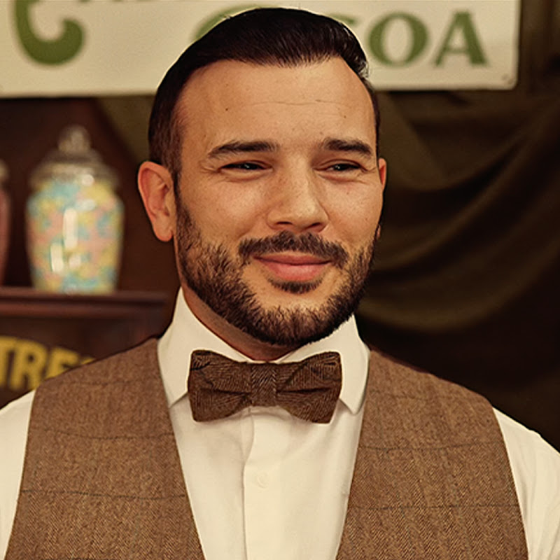 Photo Whispering Gentleman ASMR