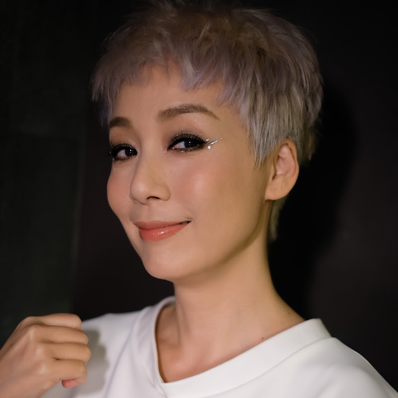 江美儀 Elena Kong Logo