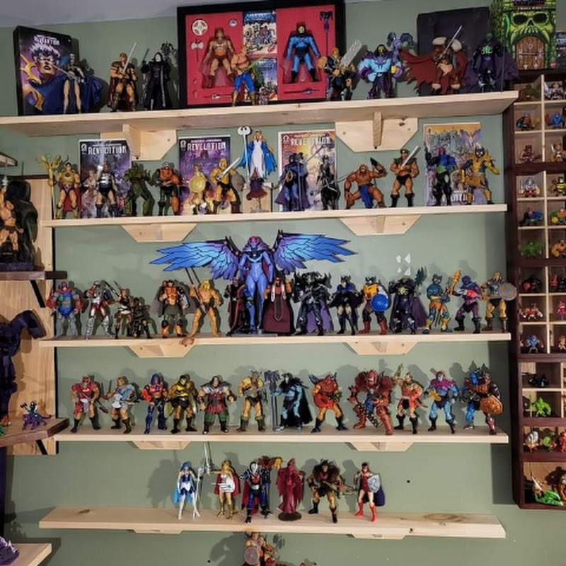 Actionfigures & Hot wheels cars collector _23