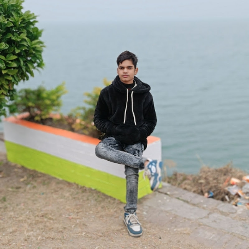 Hire Neelesh Sharma — Stand-up Comedy Specials YouTube creator for sponsorships