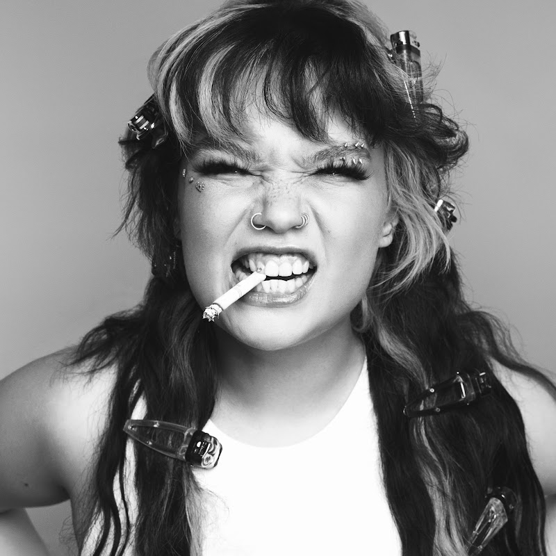 LolaYoungVEVO