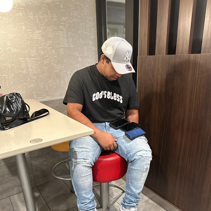 Hire JL OFICIAL  — Music & Audio YouTube creator for sponsorships