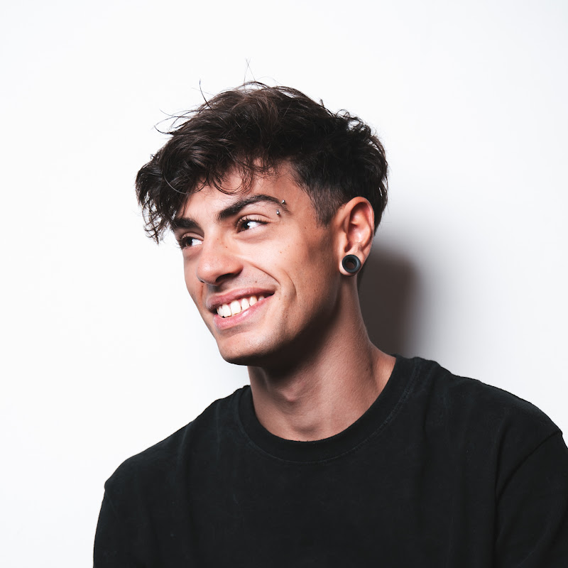 MIA MAMMA PROVA IL DIVANO VIRALE! #shorts