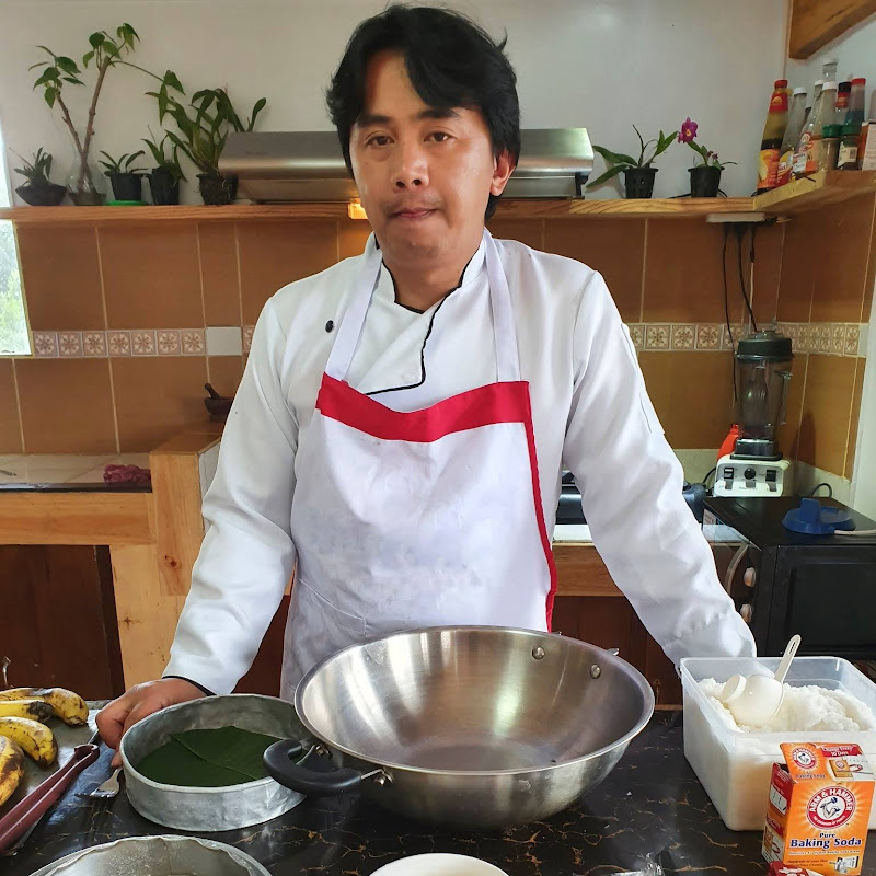 Lloyd's Kitchen and Travel